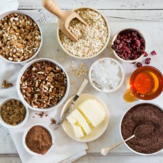 ingrediencie na prípravu domácej granoly. Domáca granola recept.